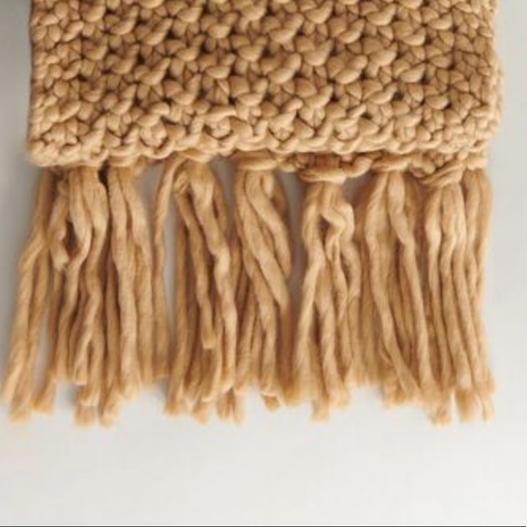 Chunky cable knit scarf - Picture 4 of 5